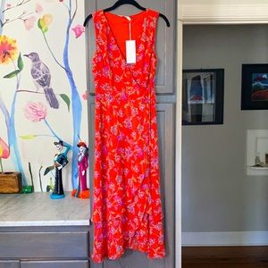 Gorgeous flowy maxi dress.